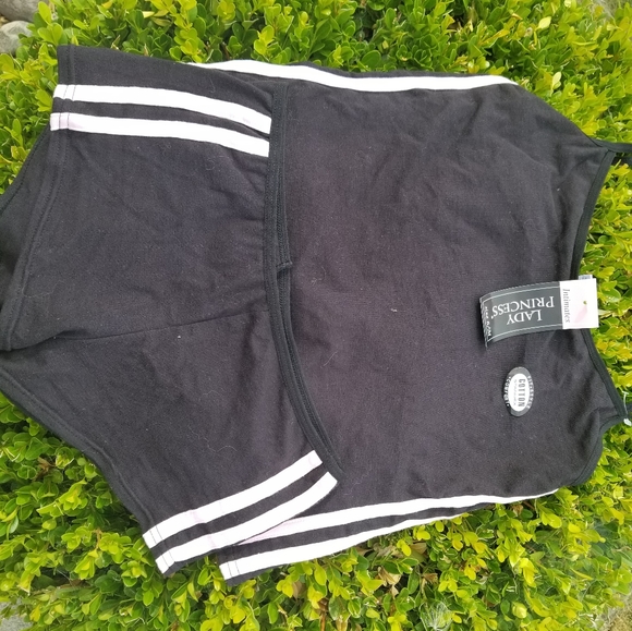 Shorts and tank - Picture 1 of 2